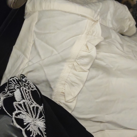 Alice in wonderland embroidered top - Picture 15 of 16